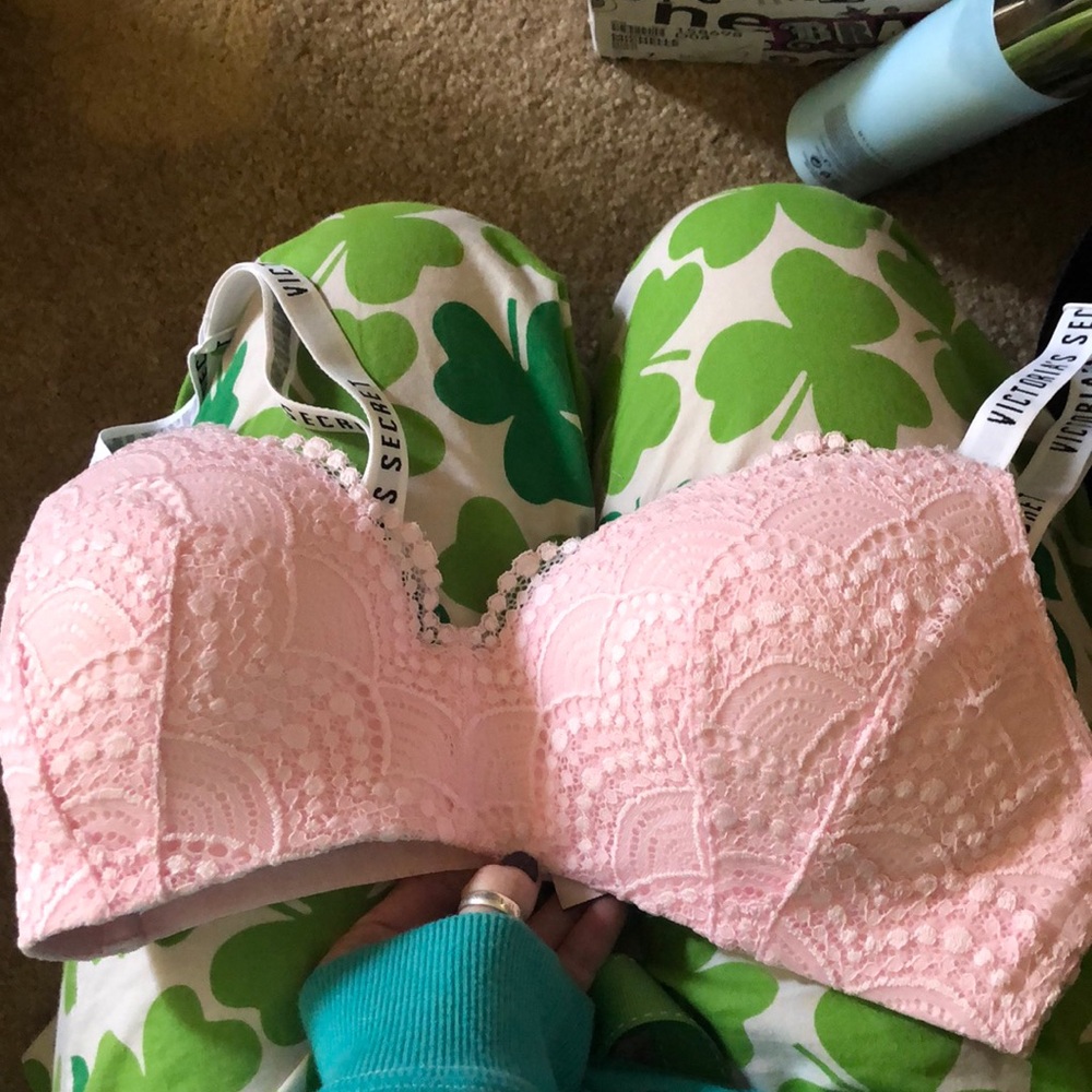 32DD Victoria Secret Bra